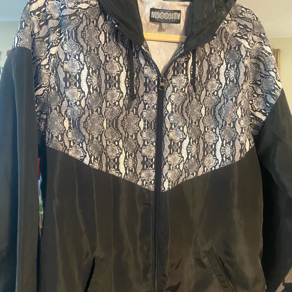 Wind Breaker Size L Draw String Waist Hood